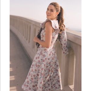 Gal Meets Glam: Lola Dancing Daisy Jacquard Dress